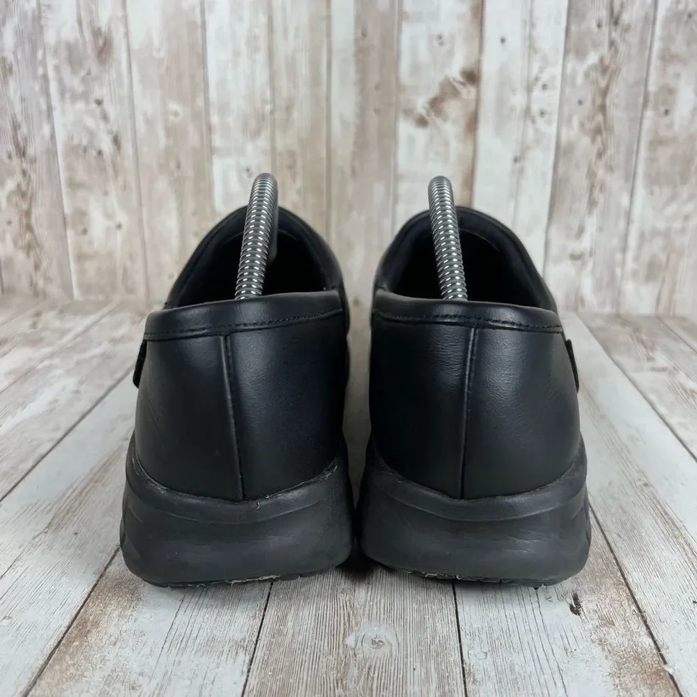 Skechers leather slip resist work shoes / Womens 11_3